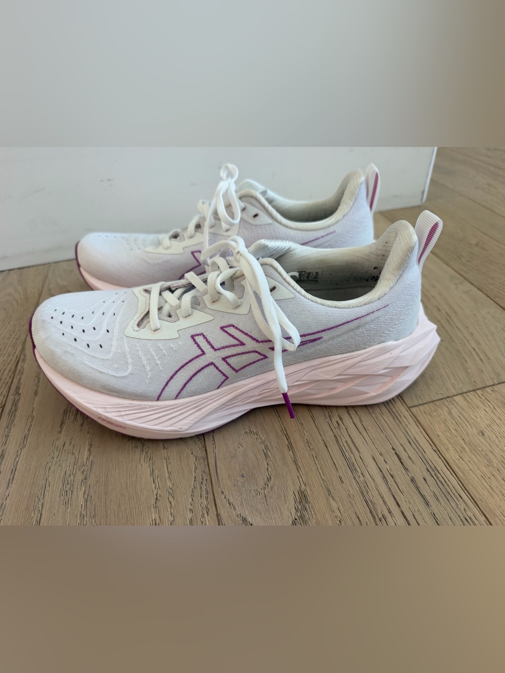 ASICS Novablast 4 Women's Running Shoes White/Amethyst Purple Size 10 1012B510